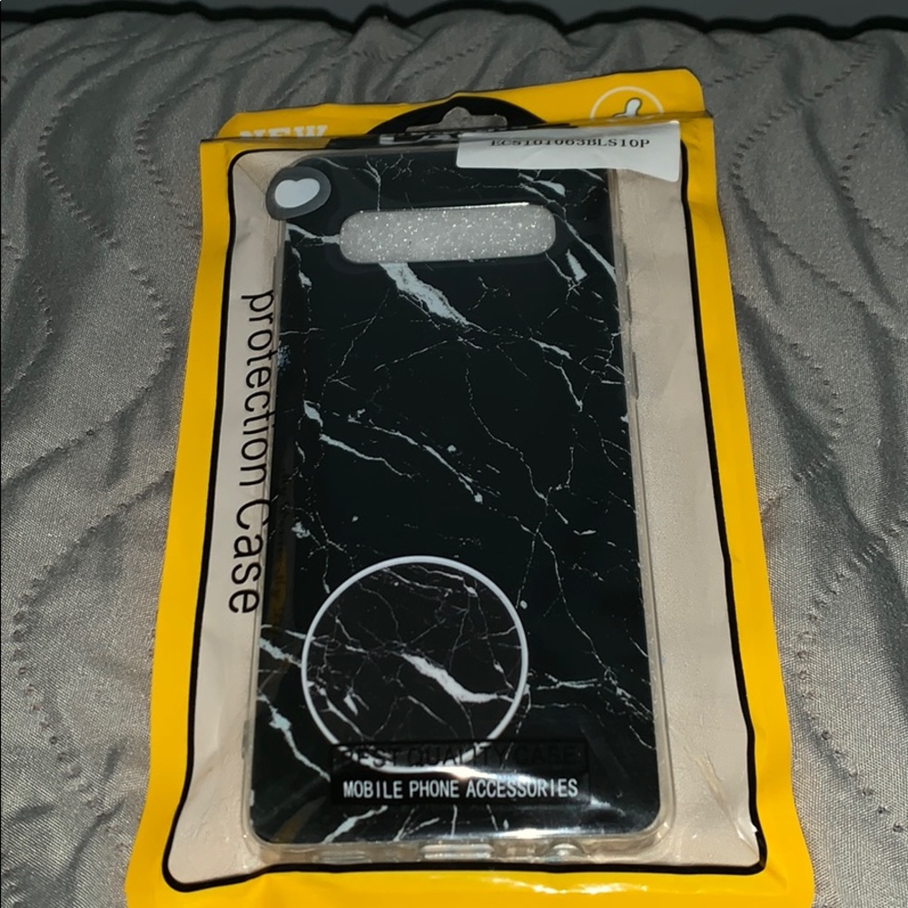 Phone case plus a matching pop socket